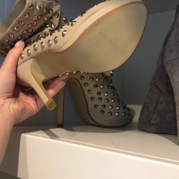 Studded beige heels - Picture 2 of 2